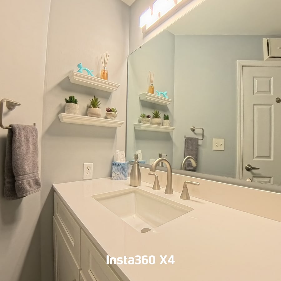 Hallway/main bathroom.