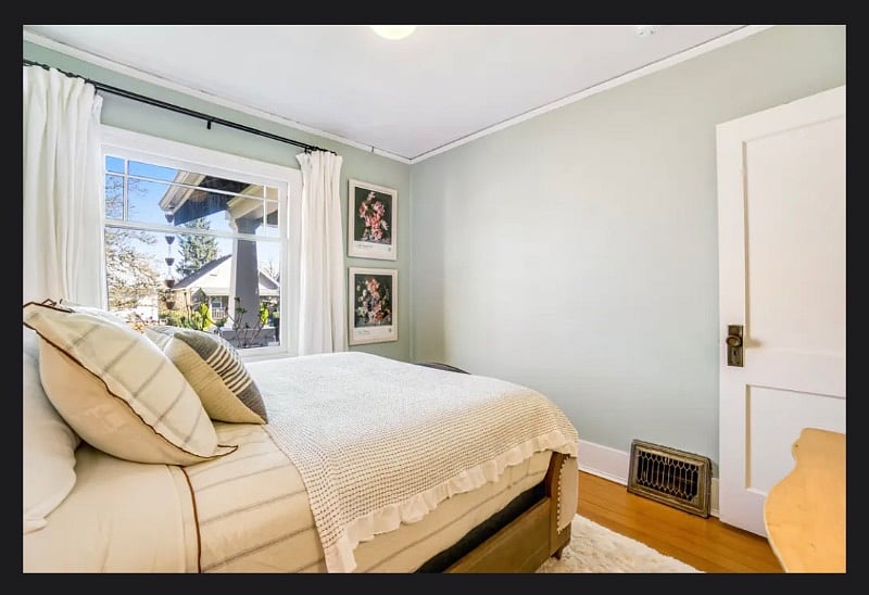 Queen bed on main floor