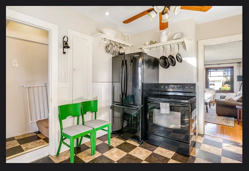 Full kitchen