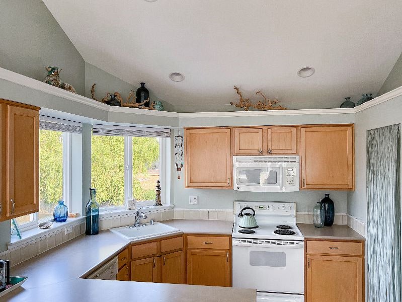 The kitchen has everything you need to cook your daily meals