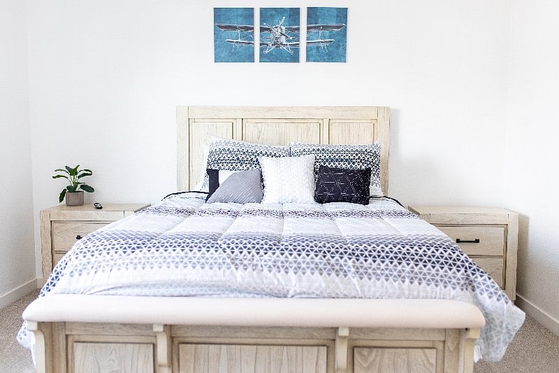 Secondary bedroom.