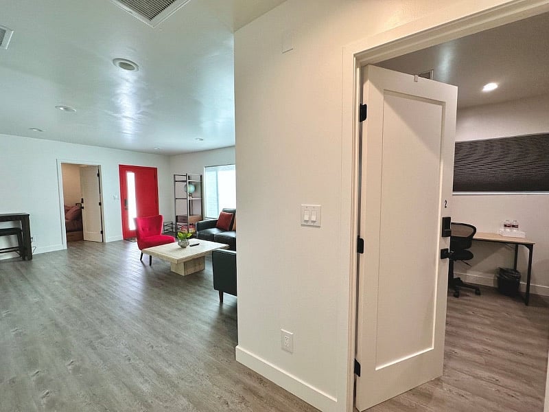 Furnished Finder property 439964_3 photo 37