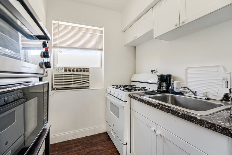Fully Equipped Kitchen!
Cook up your favorite dishes in this charming kitchen, featuring the necessary appliances and utensils for your culinary adventures.