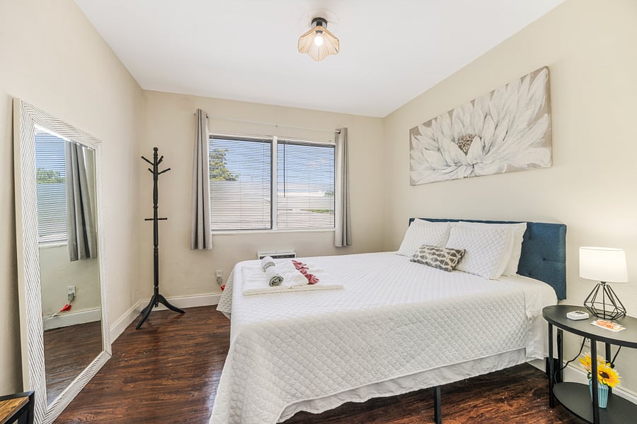 Serene Bedroom Retreat!
Rest easy in our inviting bedroom, complete with plush furnishings and a tranquil atmosphere, ensuring a restful night's sleep