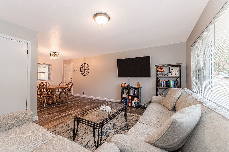 Furnished Finder property 440089_1 photo 3