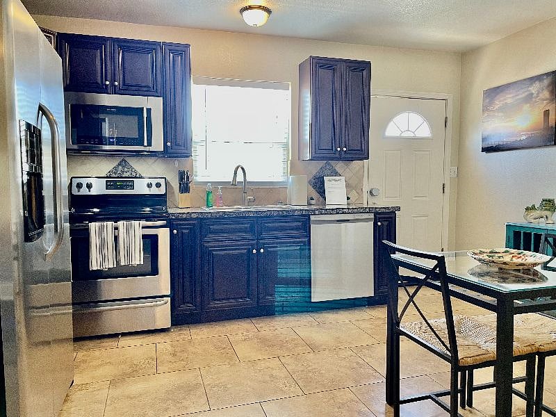 Furnished Finder property 440094_1 photo 8