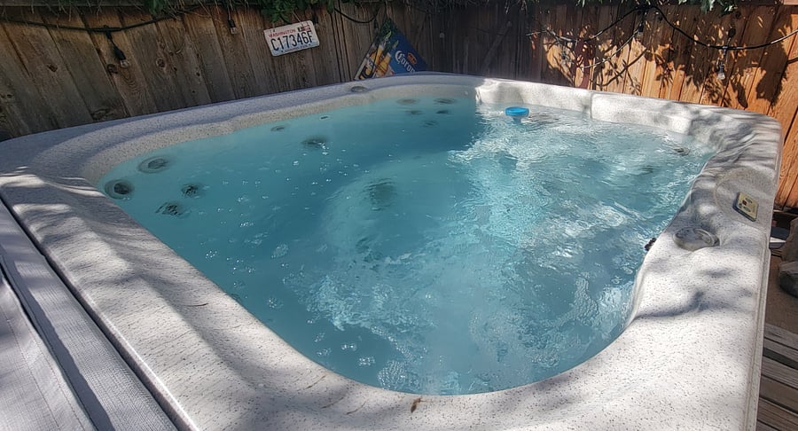Well maintained hot tub