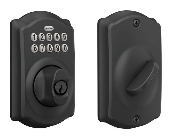 Unique, time-specific entry code for each new guest....no keys to pick-up, but there is a back-up system if you have difficulty operating this (simple) coded lock. No one ever has!