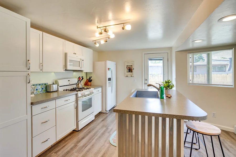 Furnished Finder property 440281_3 photo 8