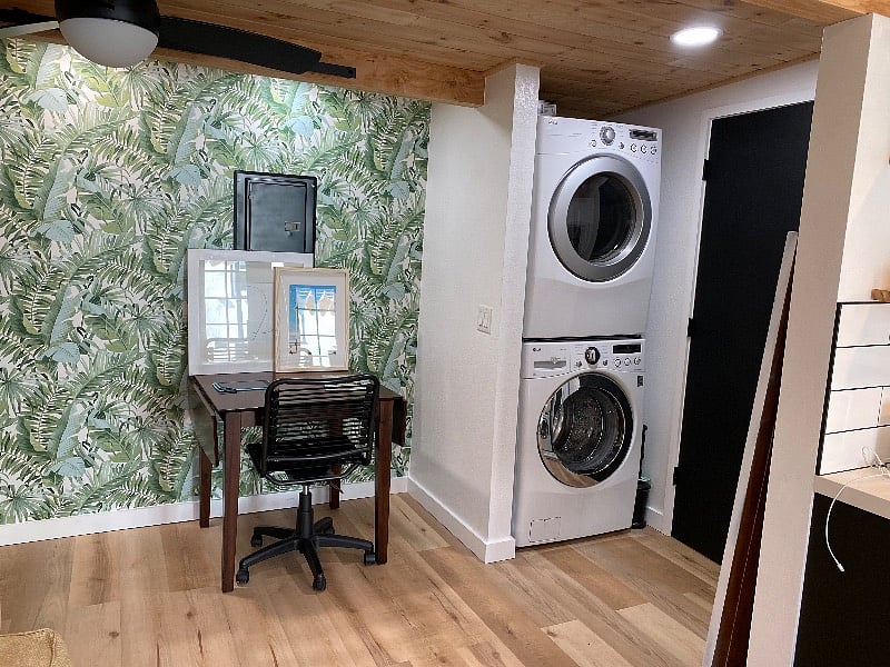 Brand new washer and drawer. Its HUGE!!!