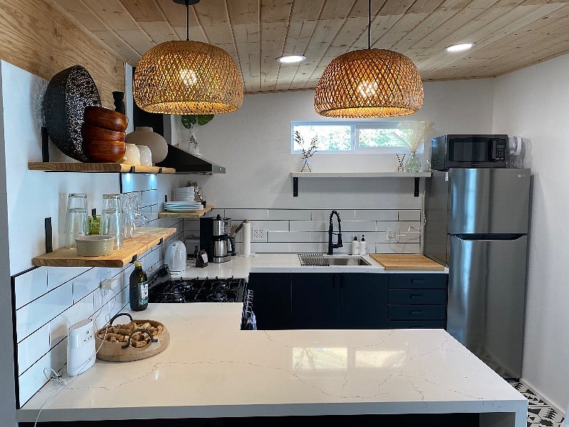 Breakfast bar looking to the kitchen. 