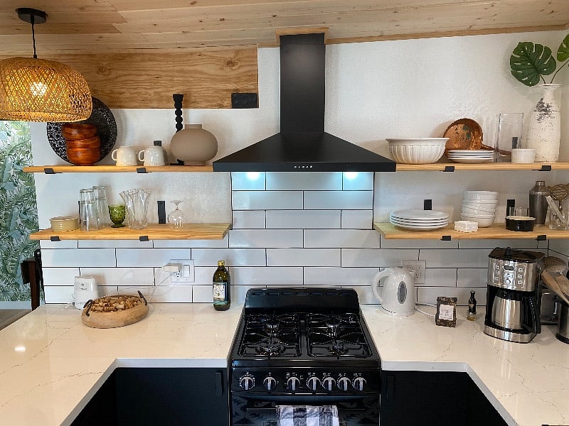 Brand new stove, complete with everything a kitchen needs. 