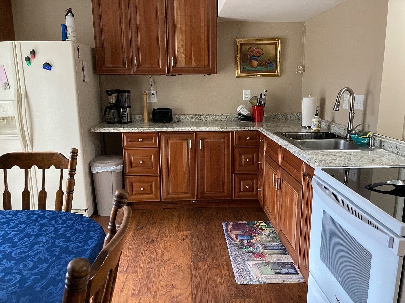 Full kitchen with oven/stove and full sized refrigerator
