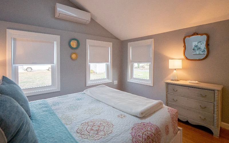 Another shot of the queen side bed room