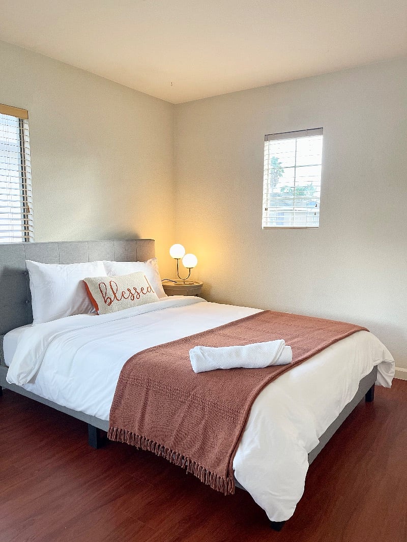 Bedroom 1: Queen Bed