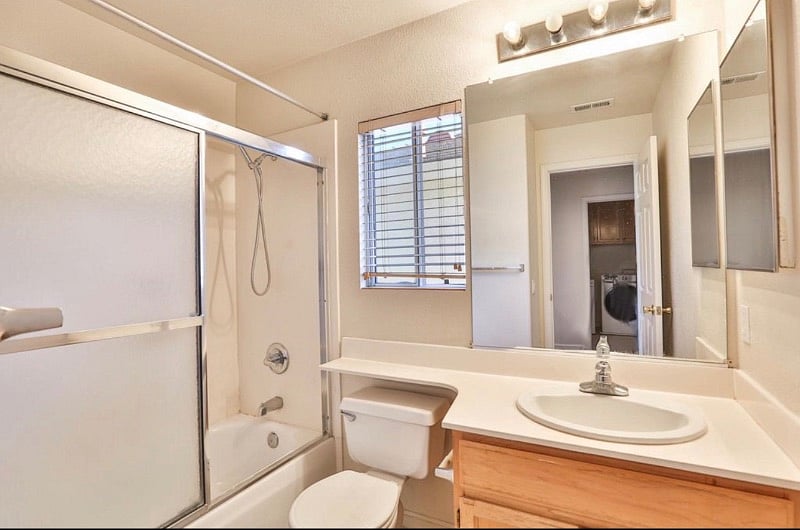 Hallway Full Bath in 2nd floor shared by Bedroom 1 and Bedroom 2.
