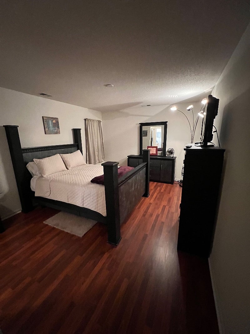 Upstairs Master Bedroom
Queen Bed