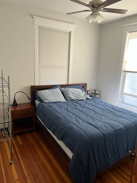 Bedroom 1: queen size bed and closet. 