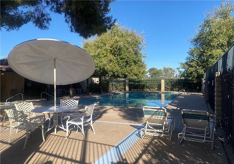 Furnished Finder property 440726_1 photo 17