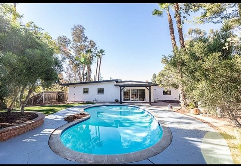 Furnished Finder property 440742_1 photo 1