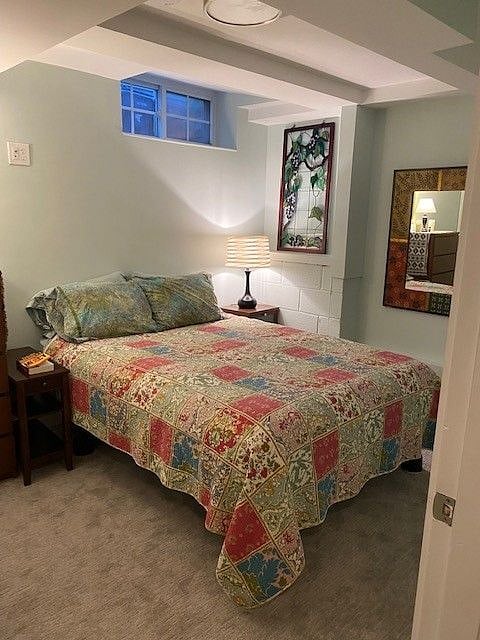 Queen bed - with extra blankets and linens.