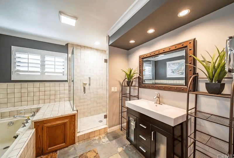 Huge bathroom with jetted bathtub