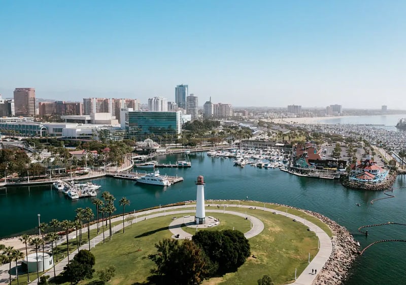 Walkable to harbor