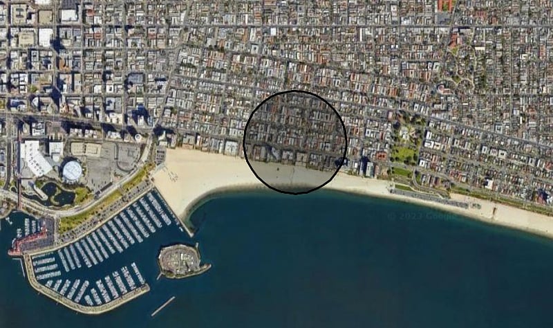 2min walk to beach, right across the street. You're on the North side of Ocean Blvd (closest blvd to the beach)