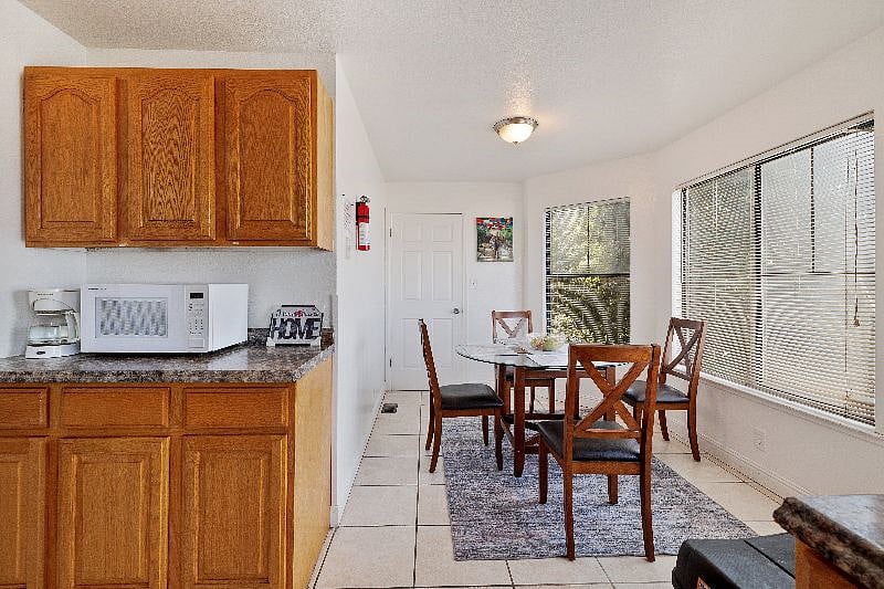 Furnished Finder property 440854_1 photo 4