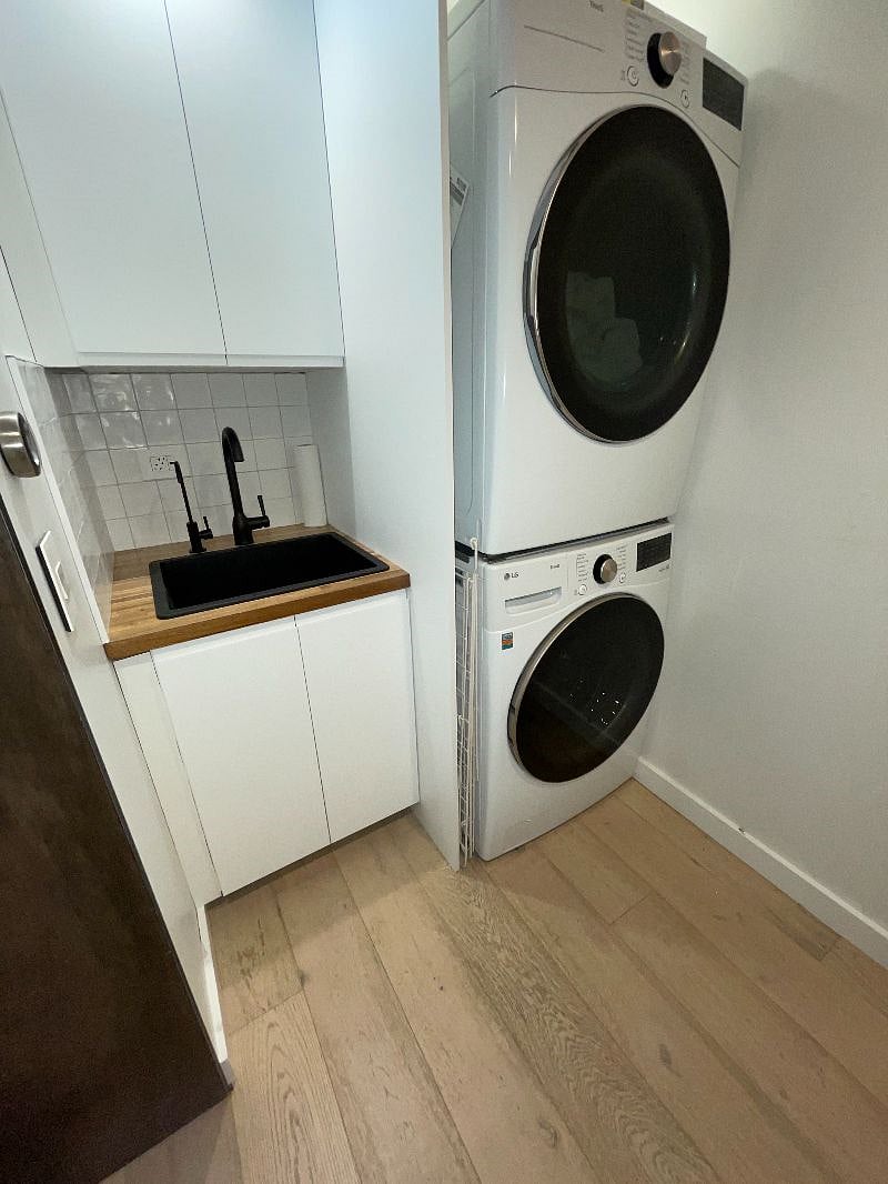 Brand new full size washer and dryer. Sink has built in water filtration system. 