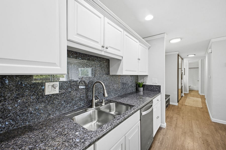 Furnished Finder property 440996_4 photo 15