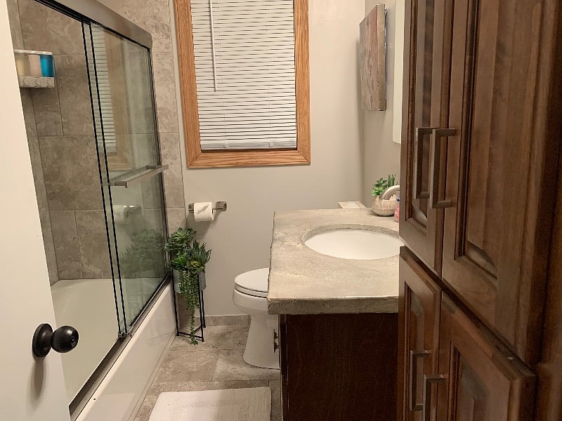 Main floor full bath