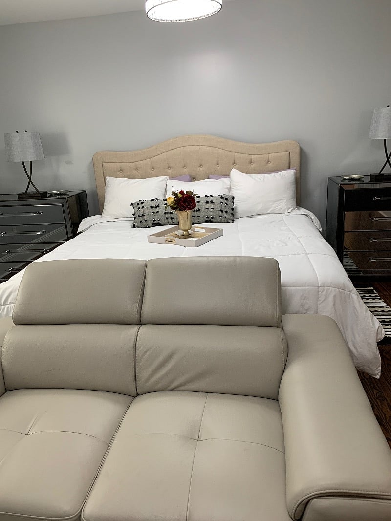 Suite 1 private master bedroom (King Bed)