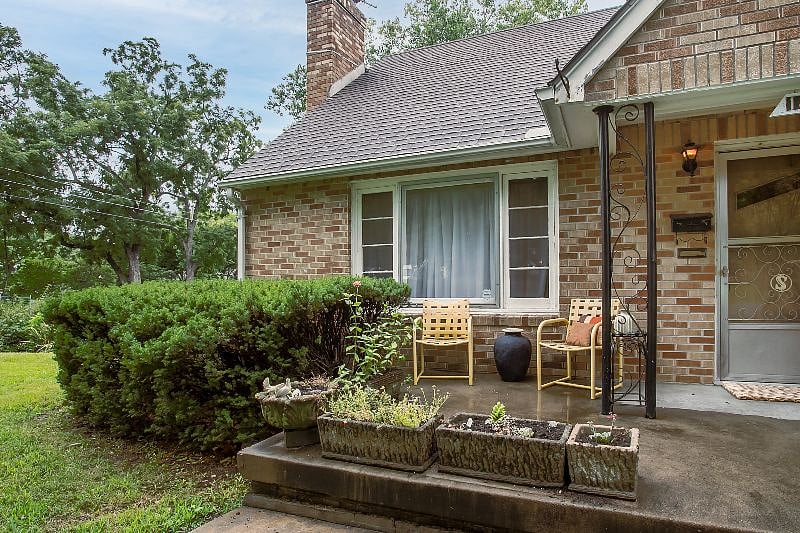 Additional out door seating to enjoy the sunny days!