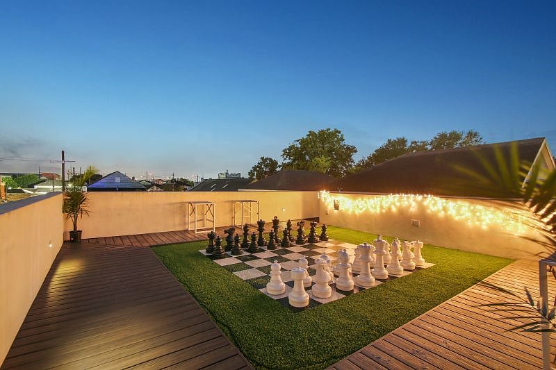 Roof Top with Chess Set