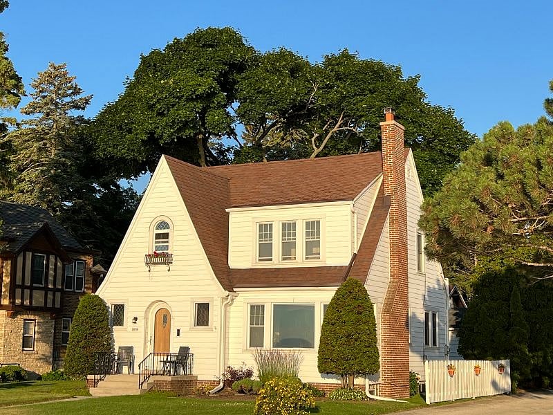 Cape Cod Home on Lake Michigan.