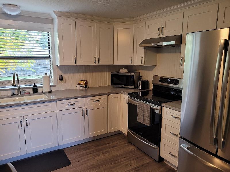 Clean new kitchen with all the cooking tools you could need...coffee maker, keurig, ice maker, mixer, vitamix, turkey pan...the works!