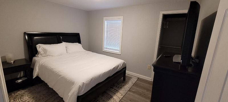 Bedroom2 with super comfy new mattress! TV with Roku