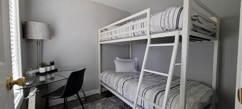 Bedroom4 with bunks and a cute little desk!