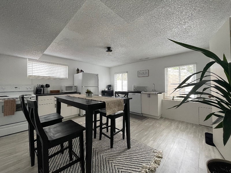 full kitchen