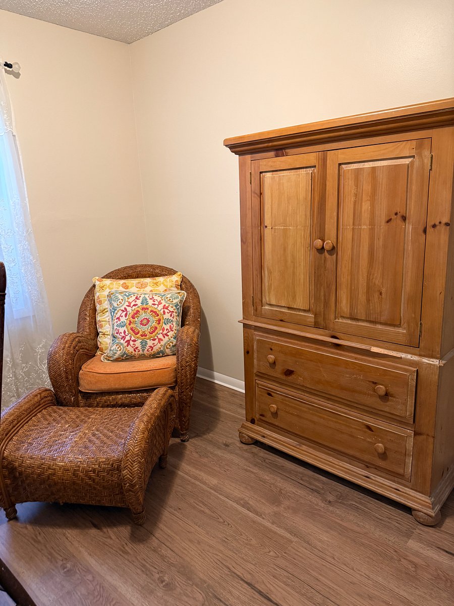 Bedroom 4 can be used as office or extra bedroom with air mattress