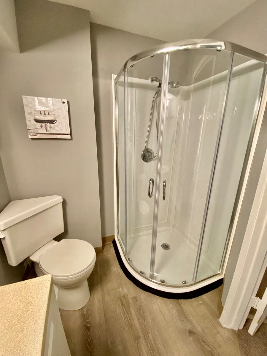 Corner shower