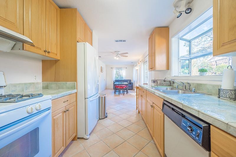 Furnished Finder property 442332_1 photo 8