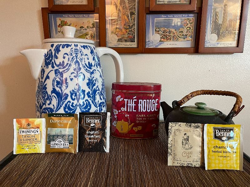Tea service with many varieties