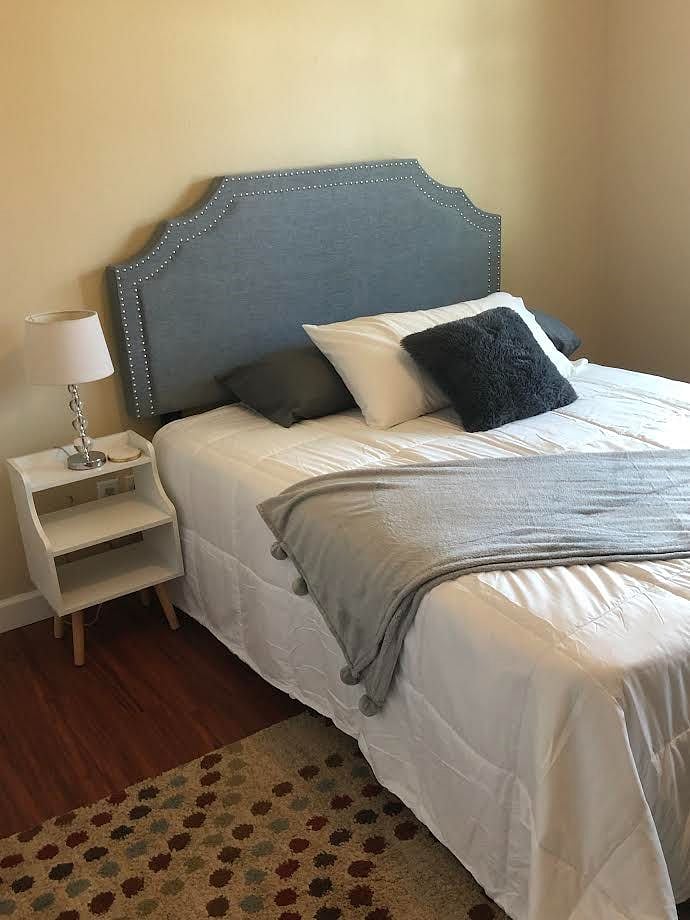 Second bedroom with queen bed