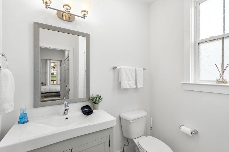 Bathroom 1 of 3