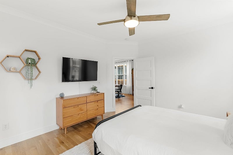 Master bedroom (1 of 4)