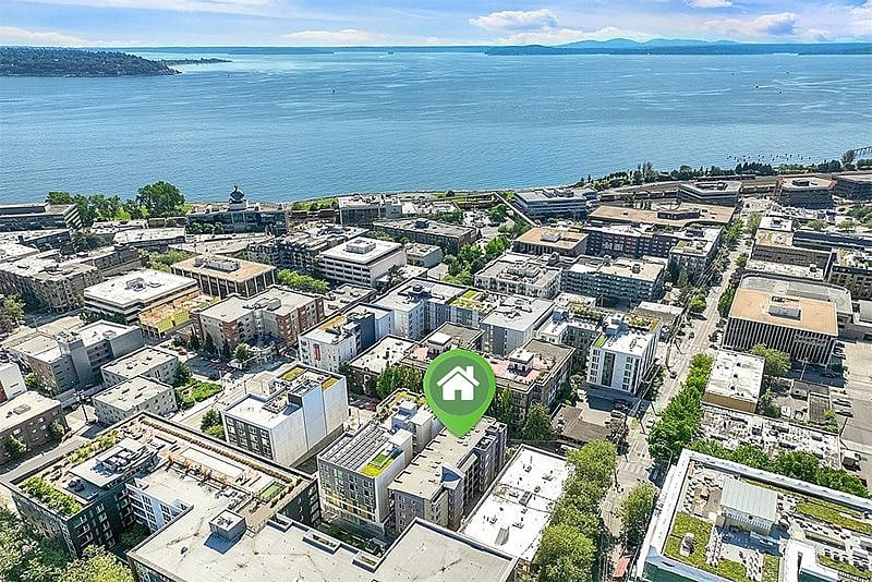 Located next to Seattle Center and the water, with downtown and Belltown right next door