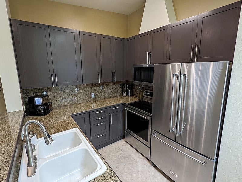 Open kitchen refinished in 2023