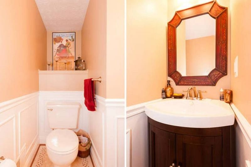 Powder room - Main Floor